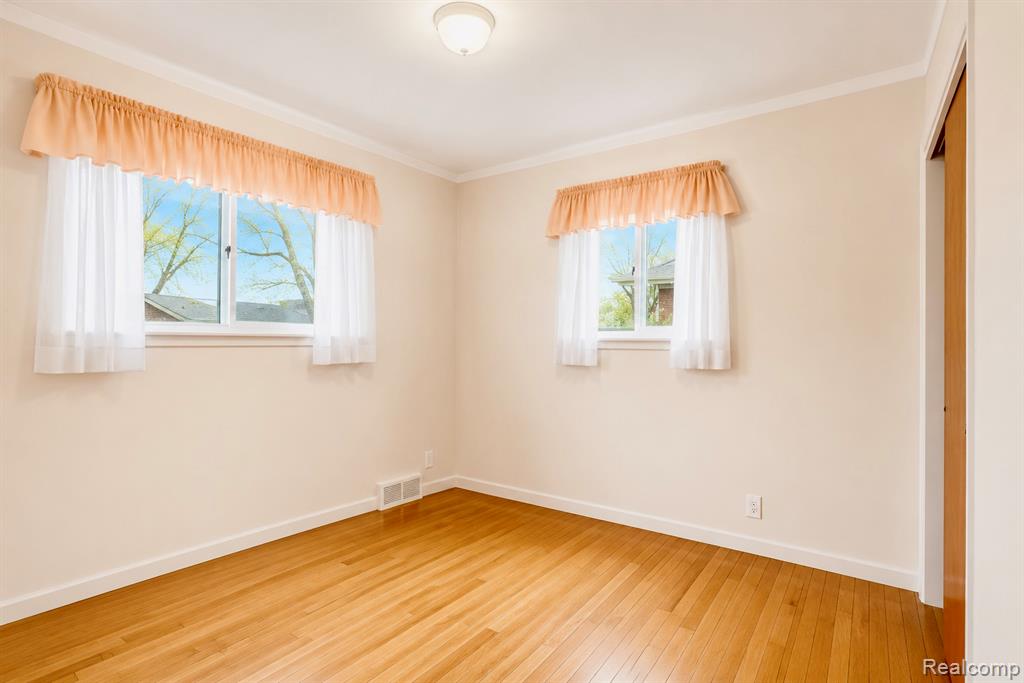 23223 Panama Avenue Property Photo 6