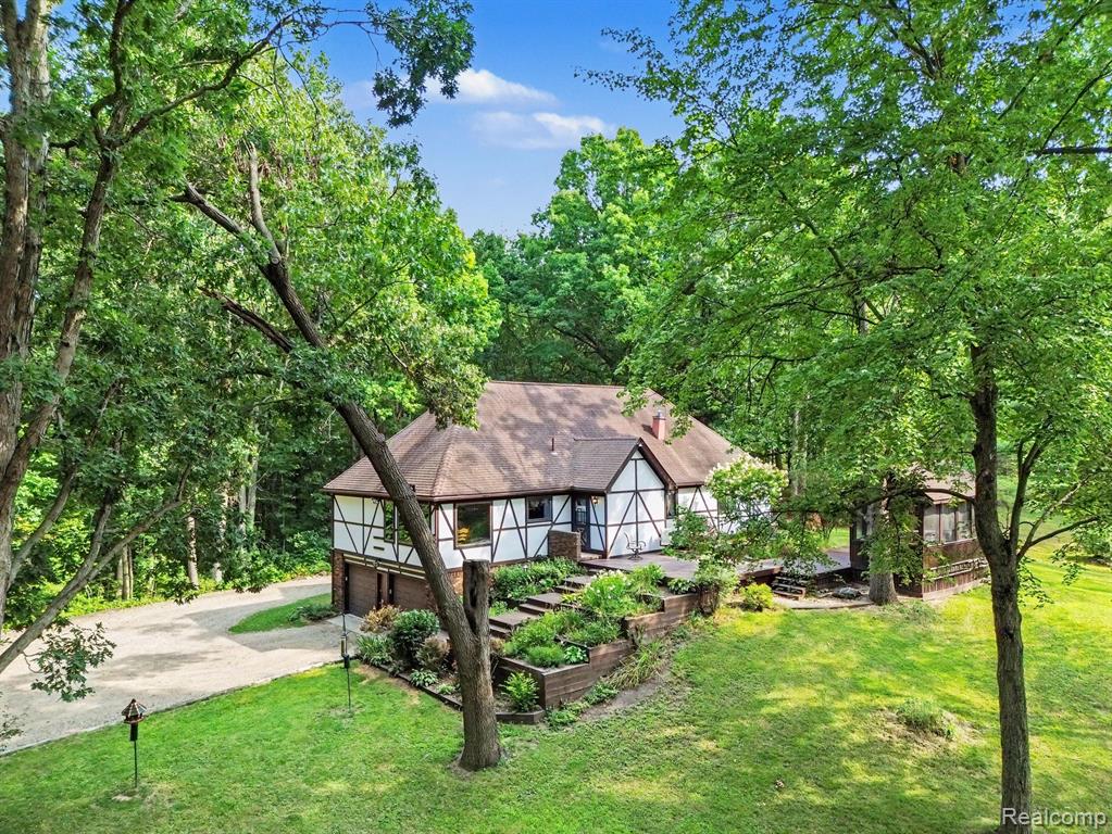 6300 Raddatz Road Property Photo 3