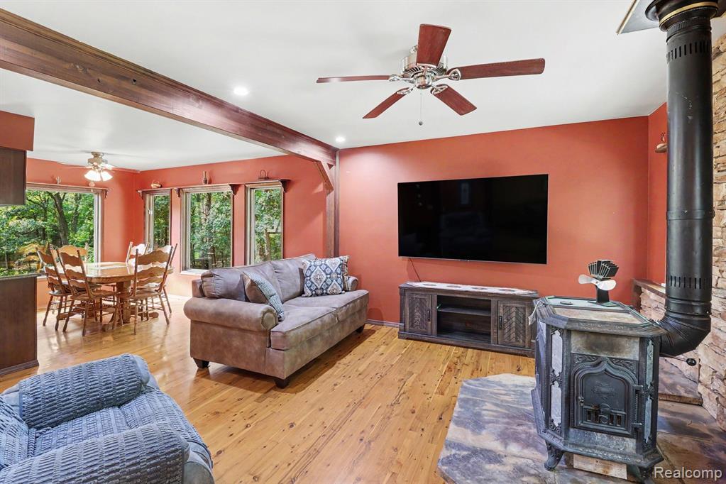 6300 Raddatz Road Property Photo 10