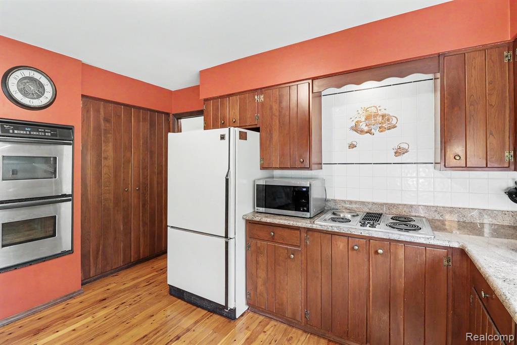 6300 Raddatz Road Property Photo 11