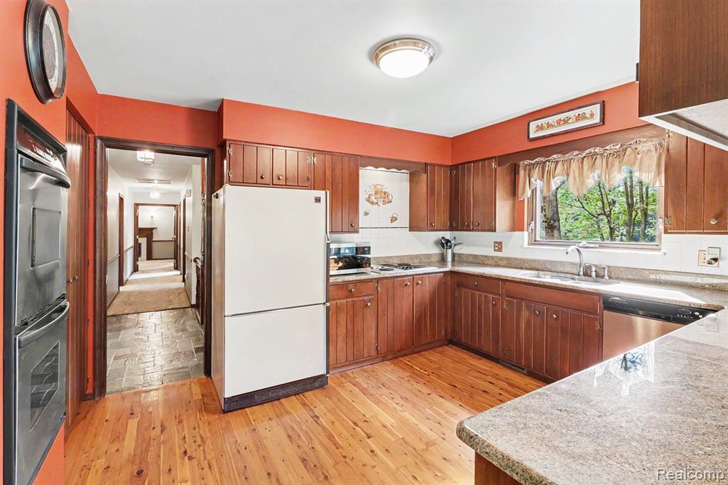 6300 Raddatz Road Property Photo 12