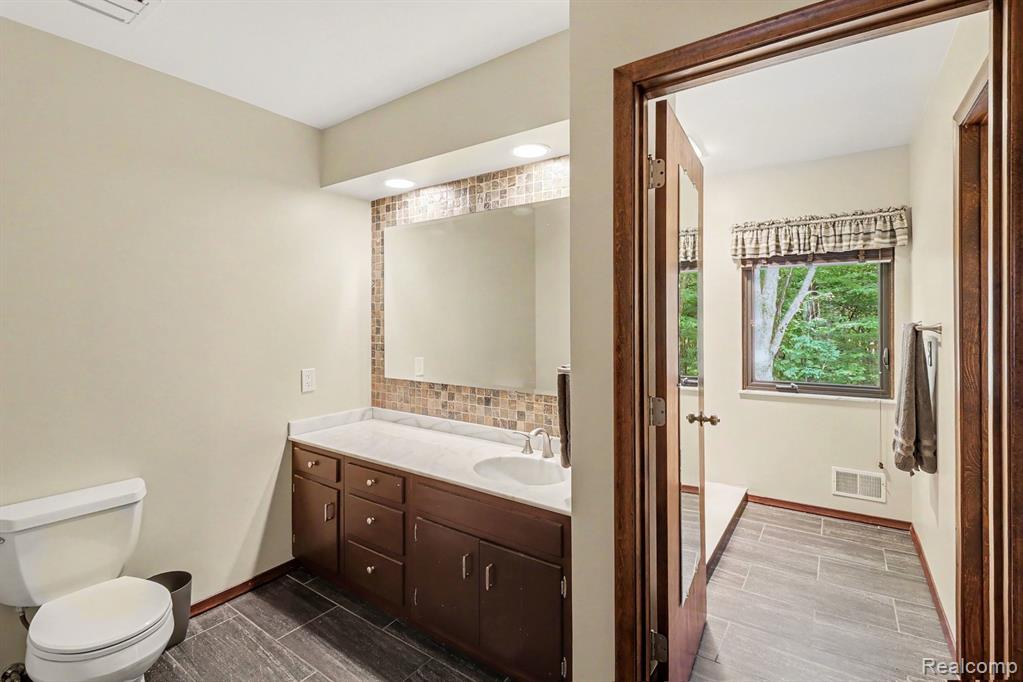 6300 Raddatz Road Property Photo 24