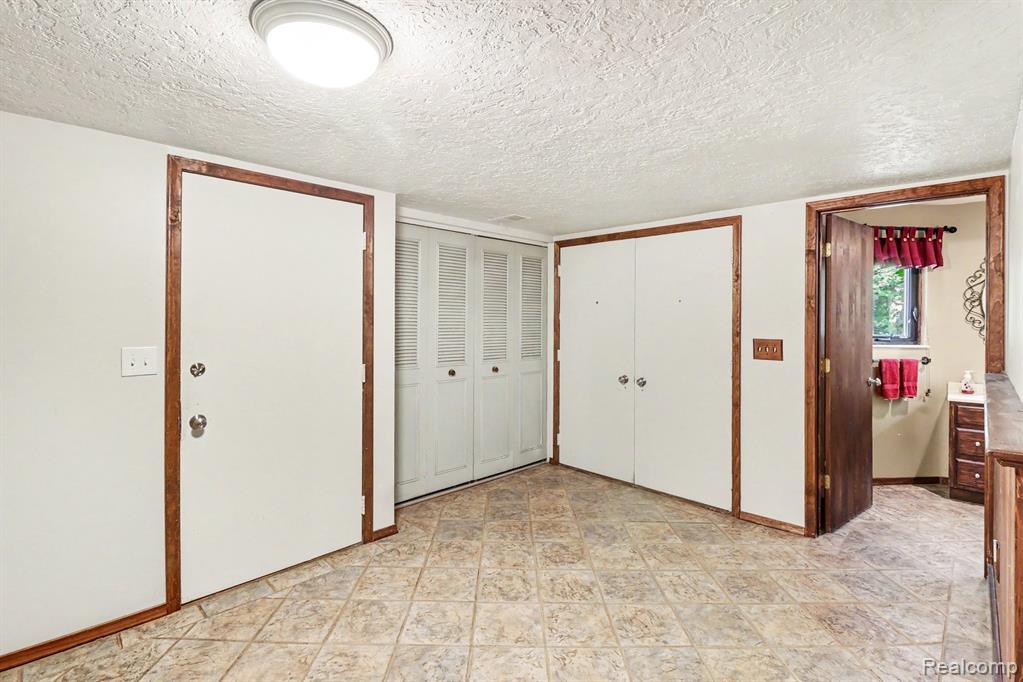 6300 Raddatz Road Property Photo 33