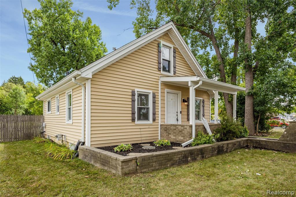 4465 S Center Road Property Photo 1
