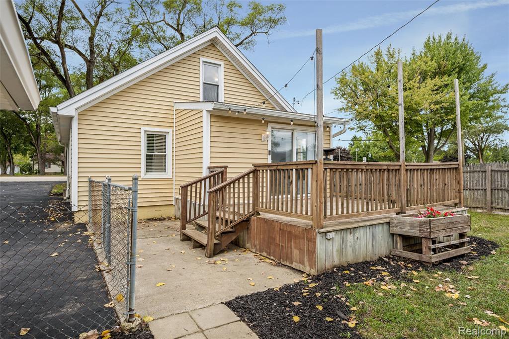 4465 S Center Road Property Photo 5