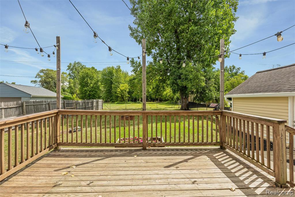 4465 S Center Road Property Photo 7