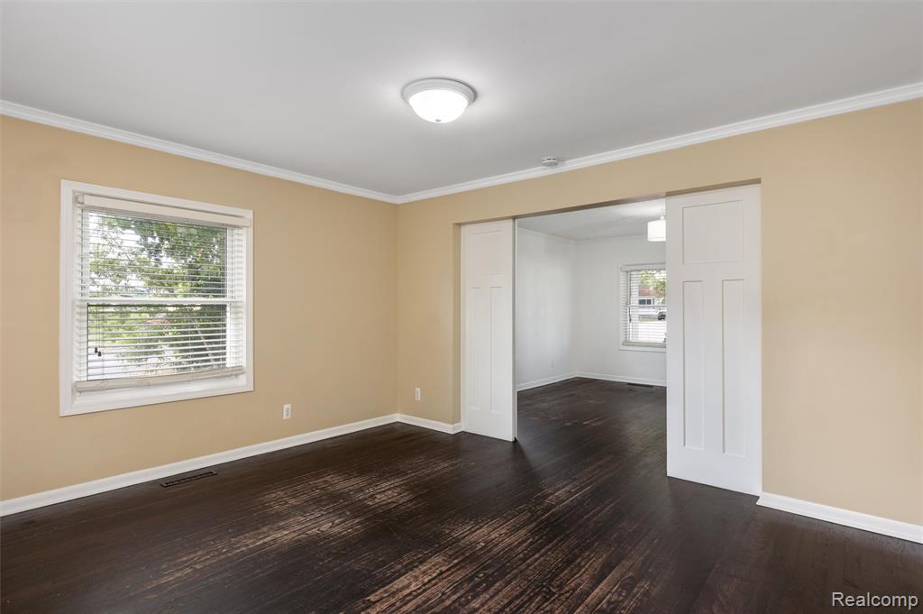 4465 S Center Road Property Photo 12