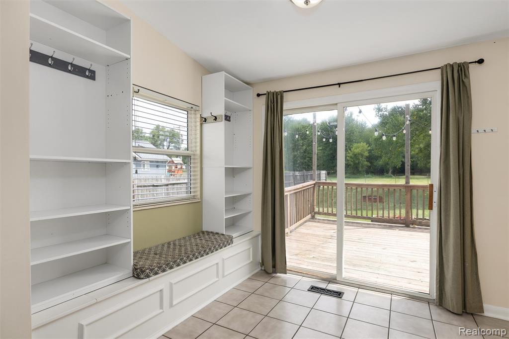 4465 S Center Road Property Photo 13
