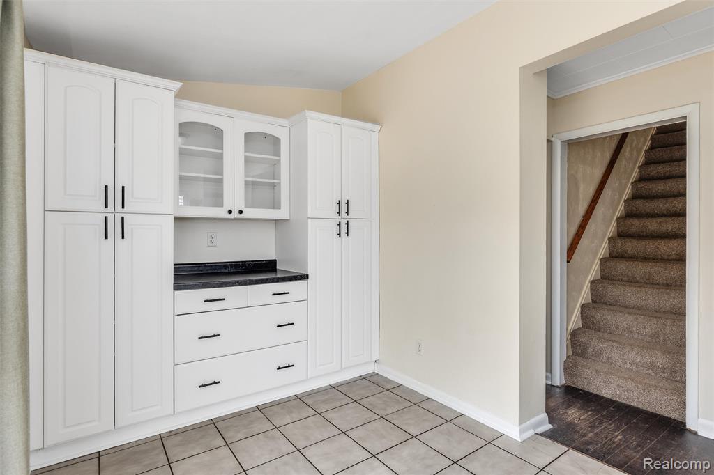 4465 S Center Road Property Photo 14