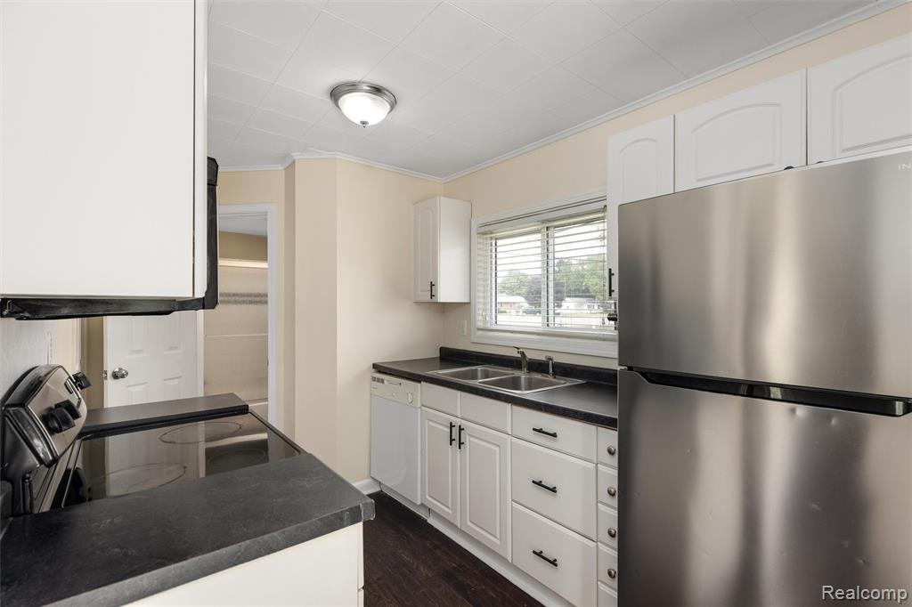 4465 S Center Road Property Photo 15