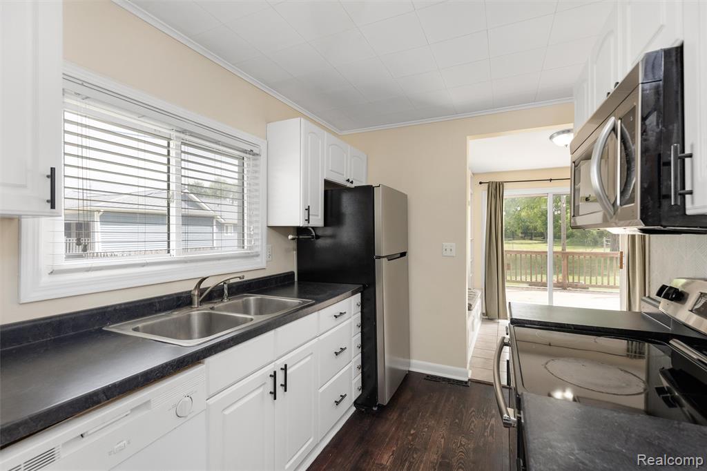 4465 S Center Road Property Photo 16