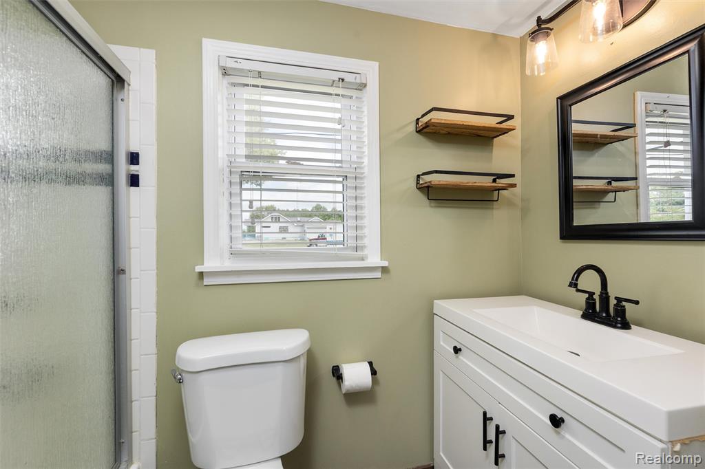 4465 S Center Road Property Photo 18