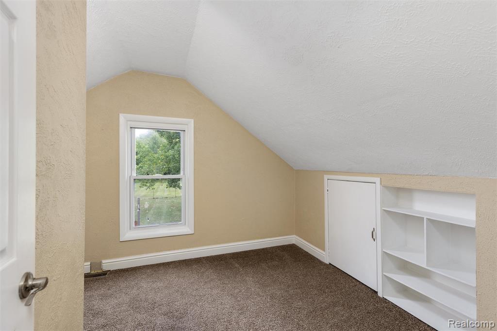4465 S Center Road Property Photo 19