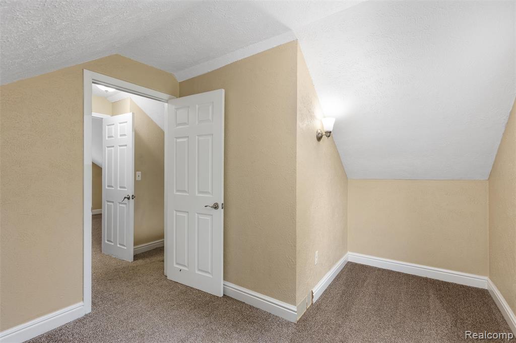 4465 S Center Road Property Photo 20