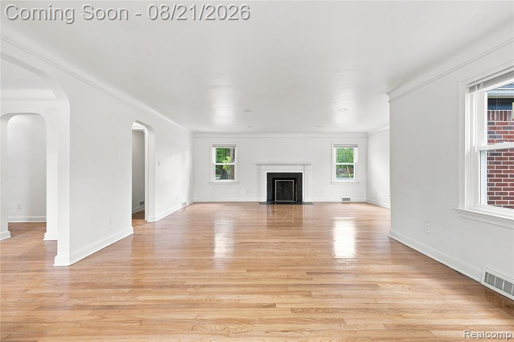 12540 E Outer Drive Property Photo 6