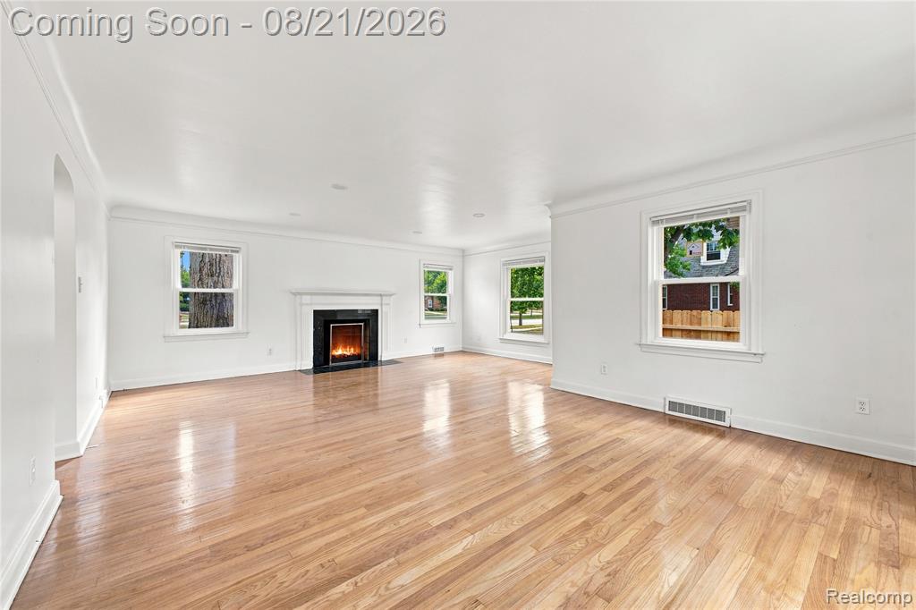 12540 E Outer Drive Property Photo 8