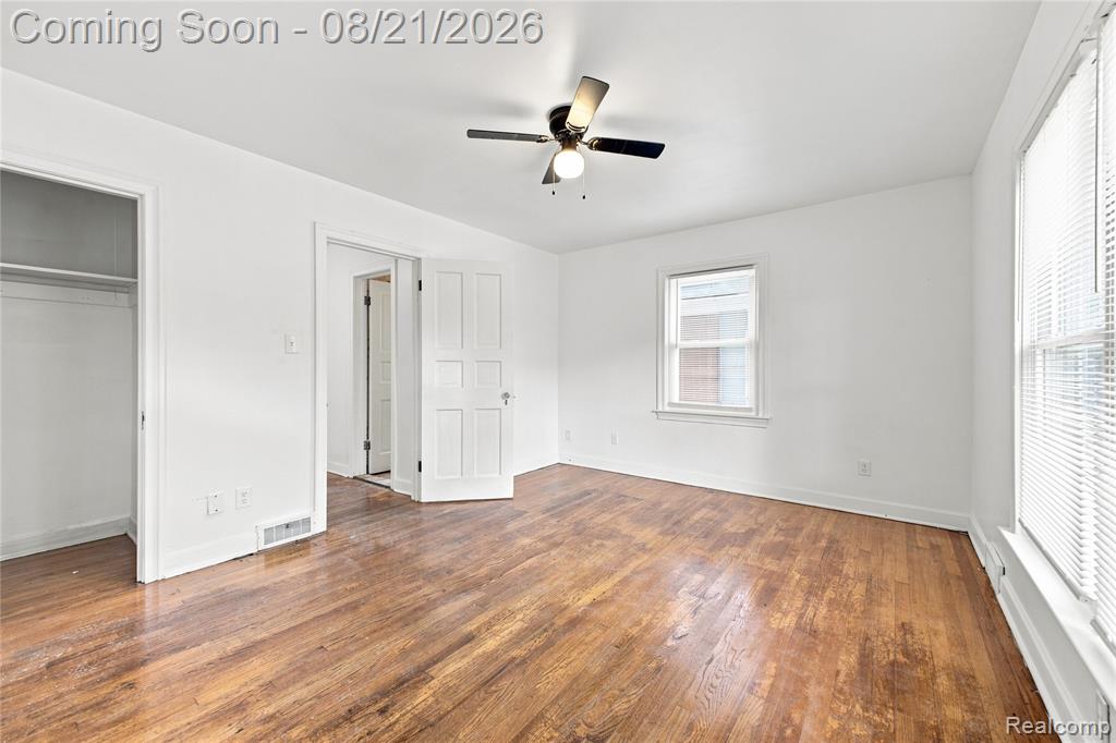 12540 E Outer Drive Property Photo 10