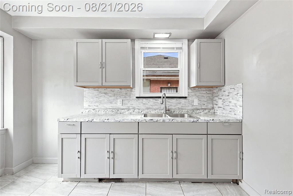 12540 E Outer Drive Property Photo 15
