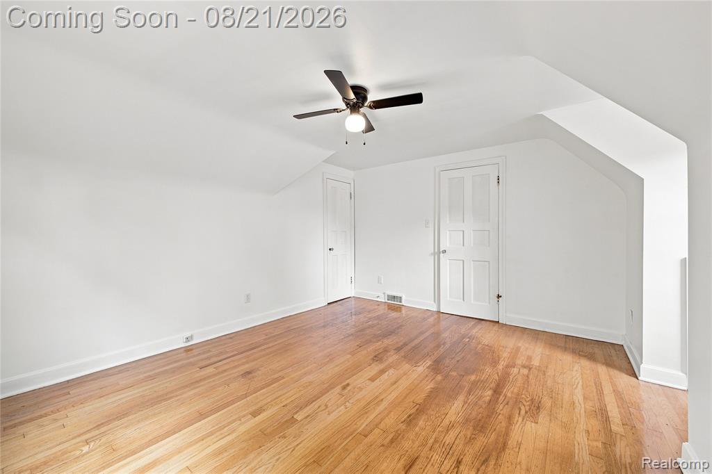 12540 E Outer Drive Property Photo 17