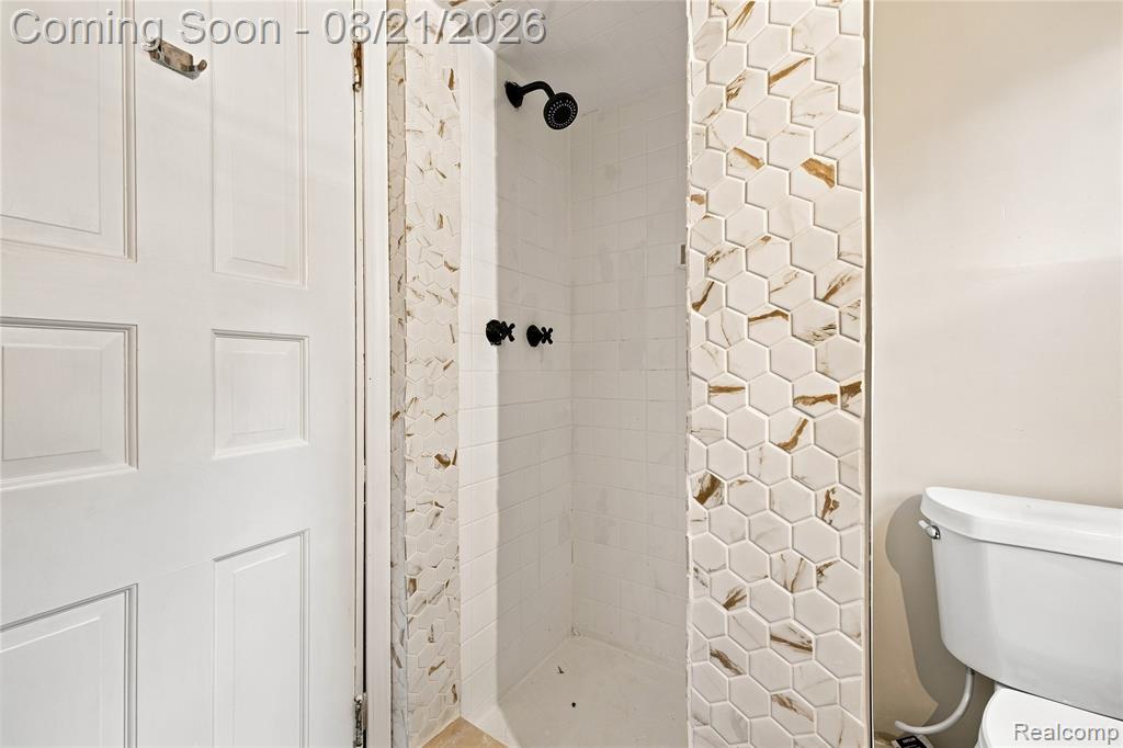 12540 E Outer Drive Property Photo 21