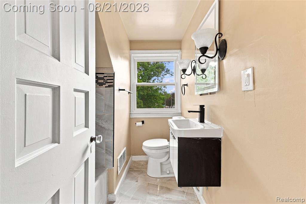 12540 E Outer Drive Property Photo 22