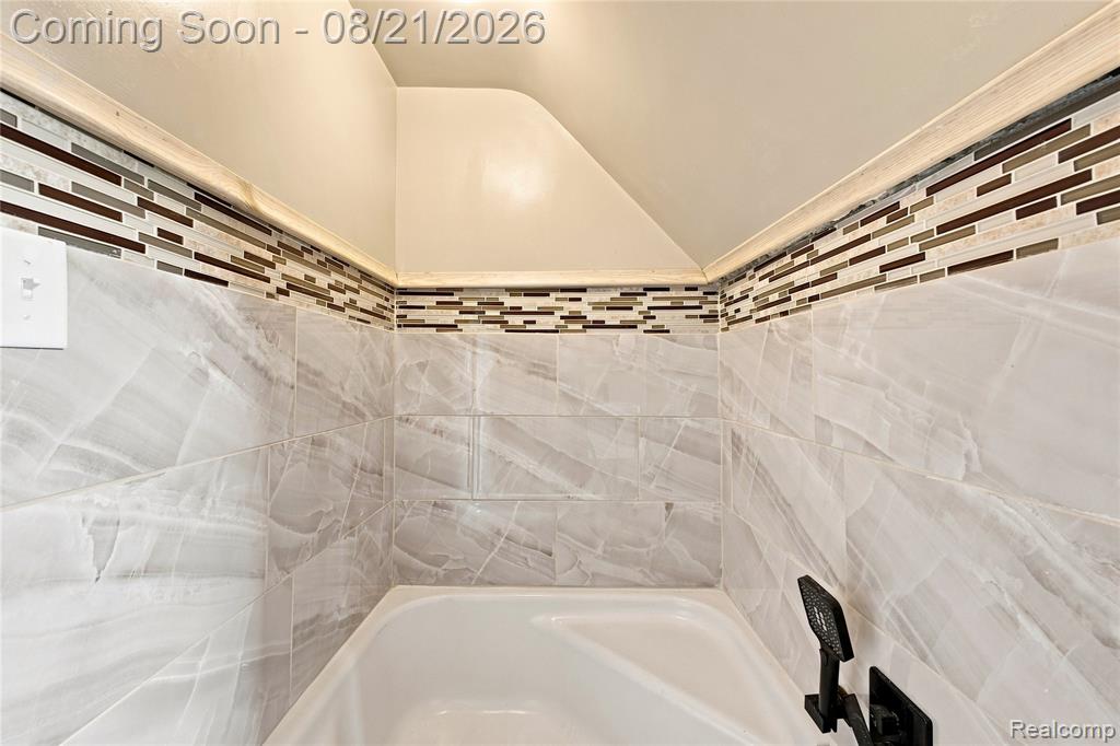 12540 E Outer Drive Property Photo 23