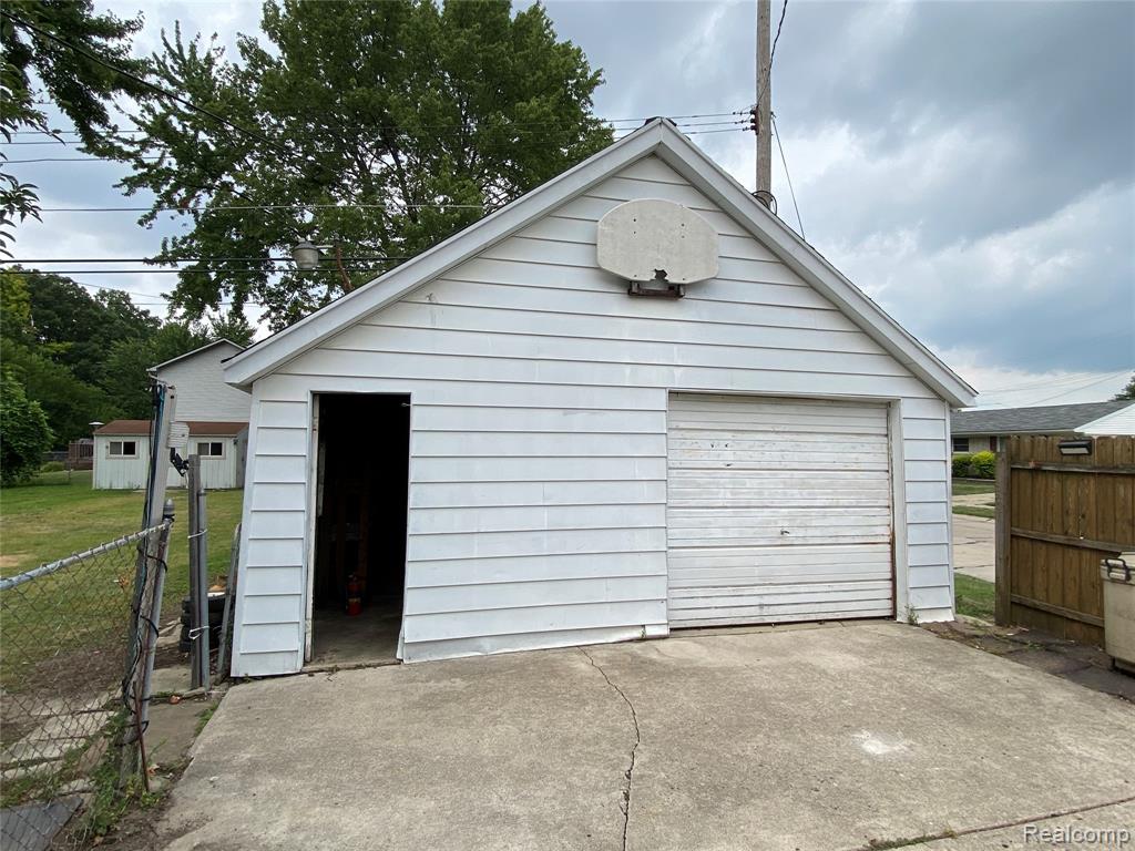 31050 Maplewood Street Property Photo 2