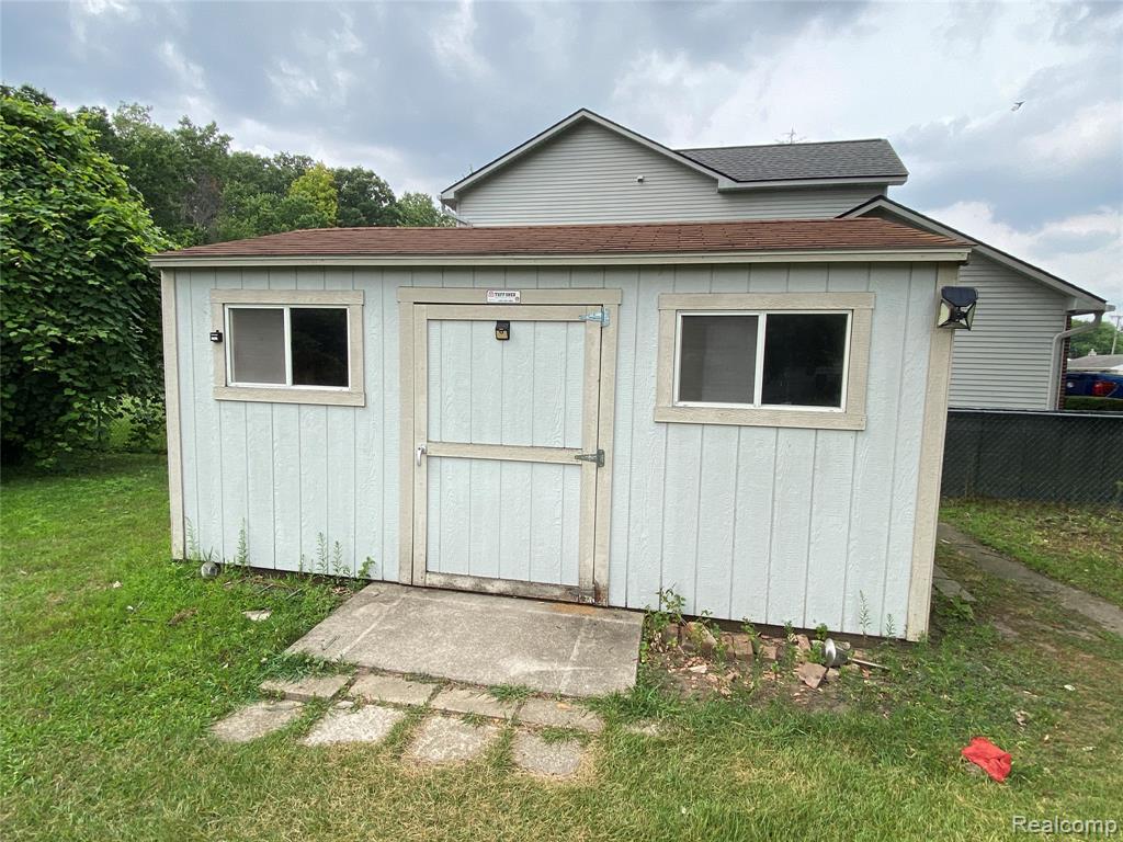 31050 Maplewood Street Property Photo 4