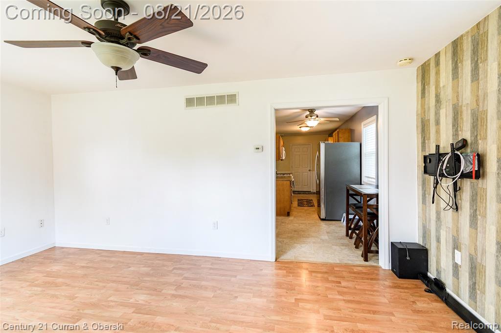 3013 Lakeview Street Property Photo 8