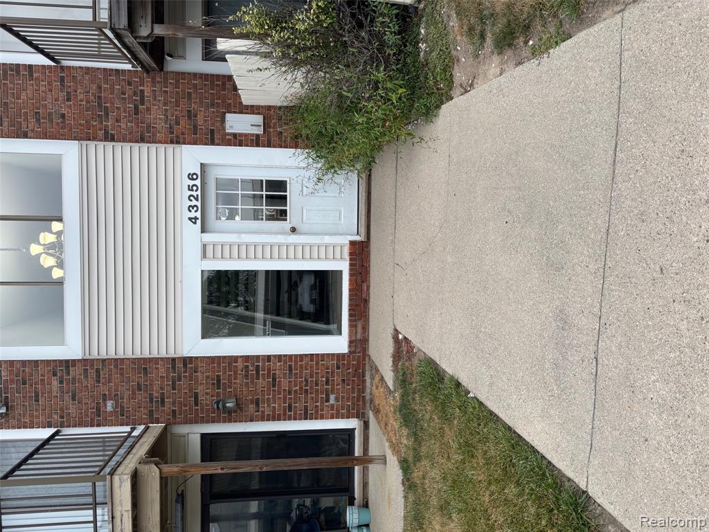 43256 Mound Road Property Photo 1