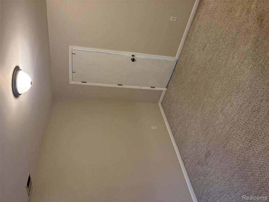 43256 Mound Road Property Photo 4