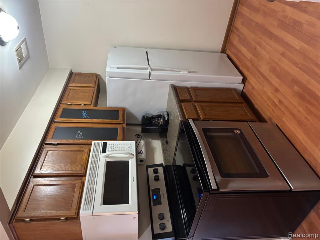 43256 Mound Road Property Photo 10
