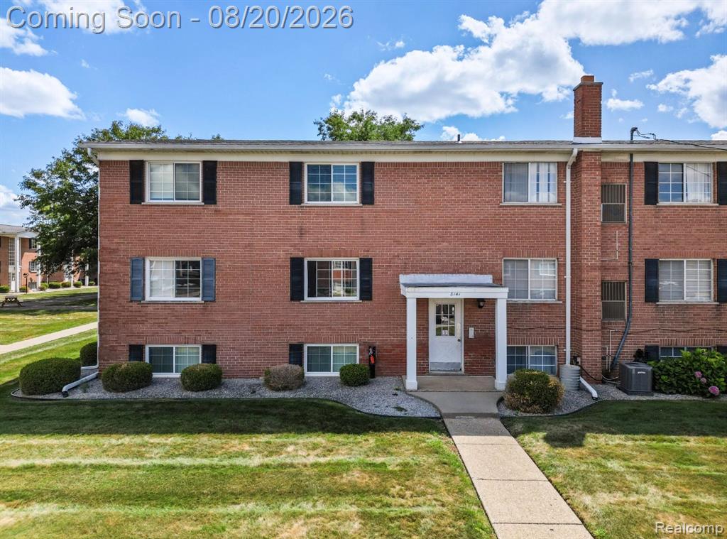 8140 Crestview Drive Property Photo 3