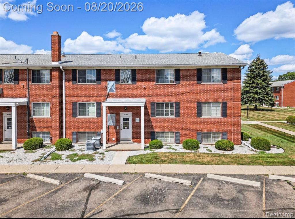 8140 Crestview Drive Property Photo 4