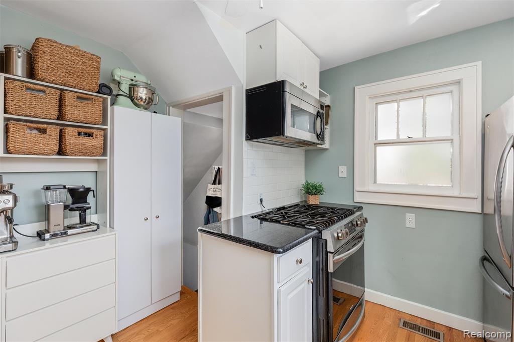 1208 Villa Road Property Photo 11