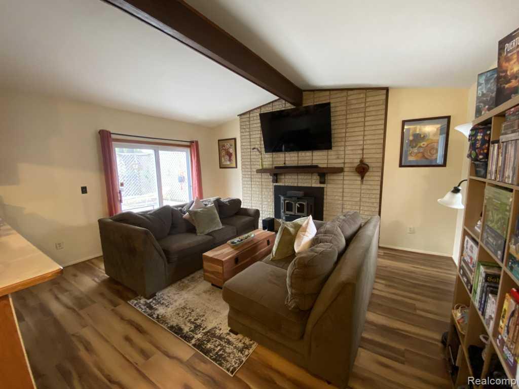 6850 Willow Creek Drive Property Photo 3