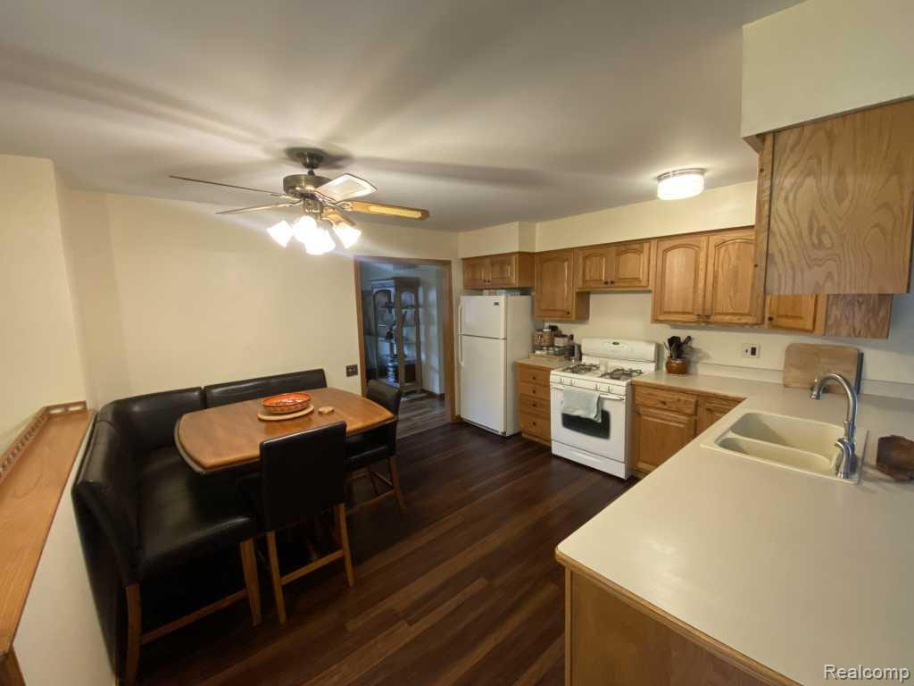 6850 Willow Creek Drive Property Photo 4
