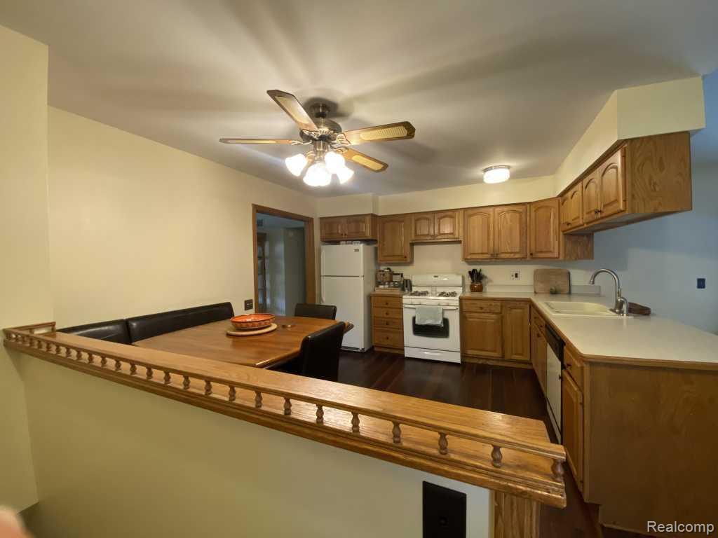 6850 Willow Creek Drive Property Photo 5