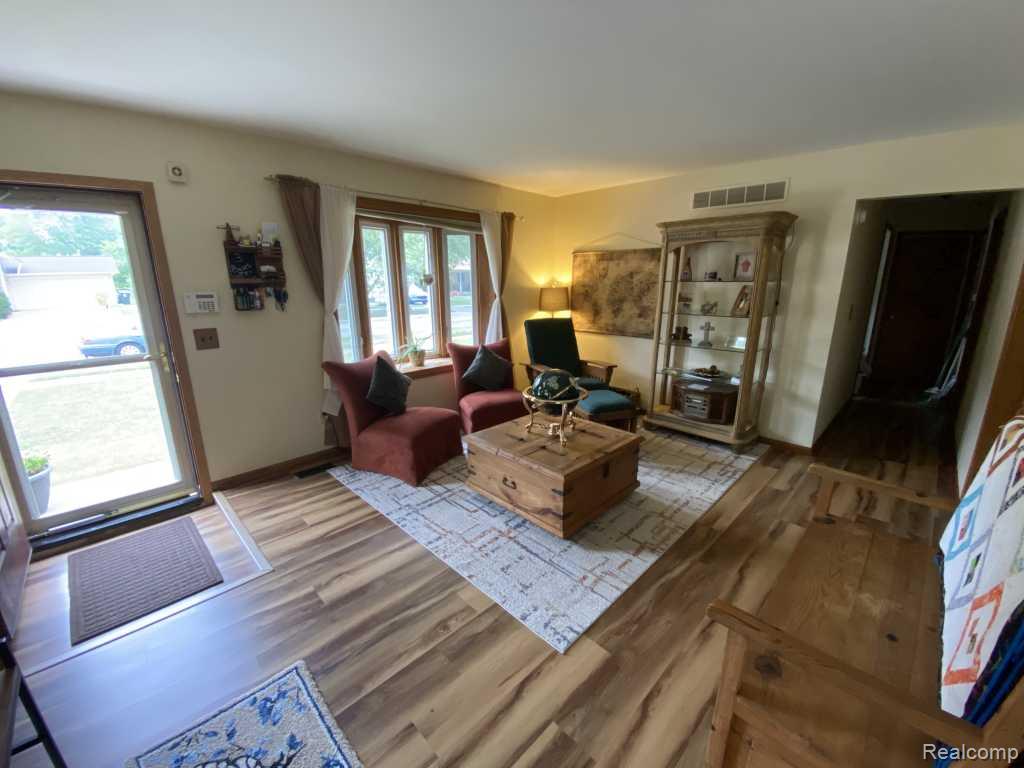 6850 Willow Creek Drive Property Photo 9