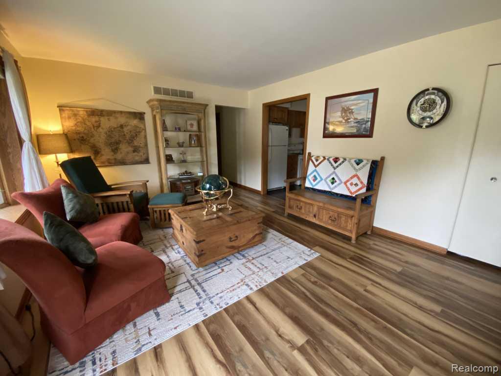 6850 Willow Creek Drive Property Photo 10