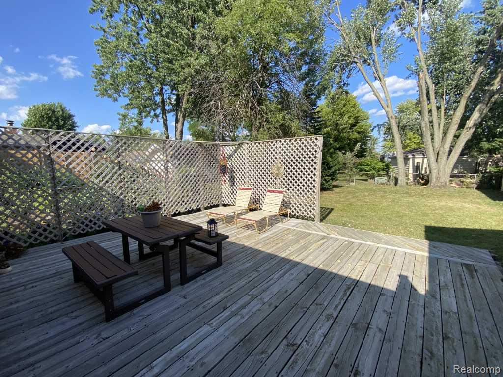 6850 Willow Creek Drive Property Photo 17