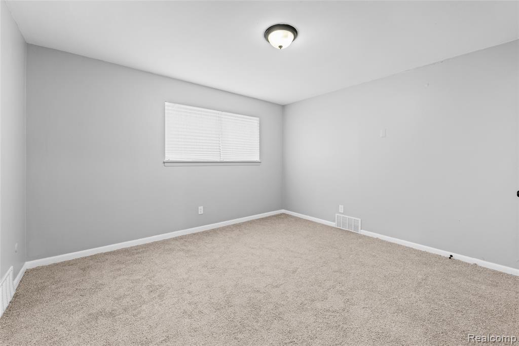 19925 Winthrop Street Property Photo 4