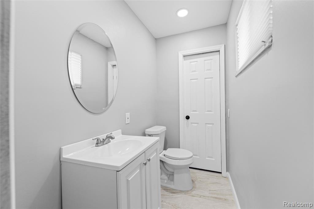 19925 Winthrop Street Property Photo 6