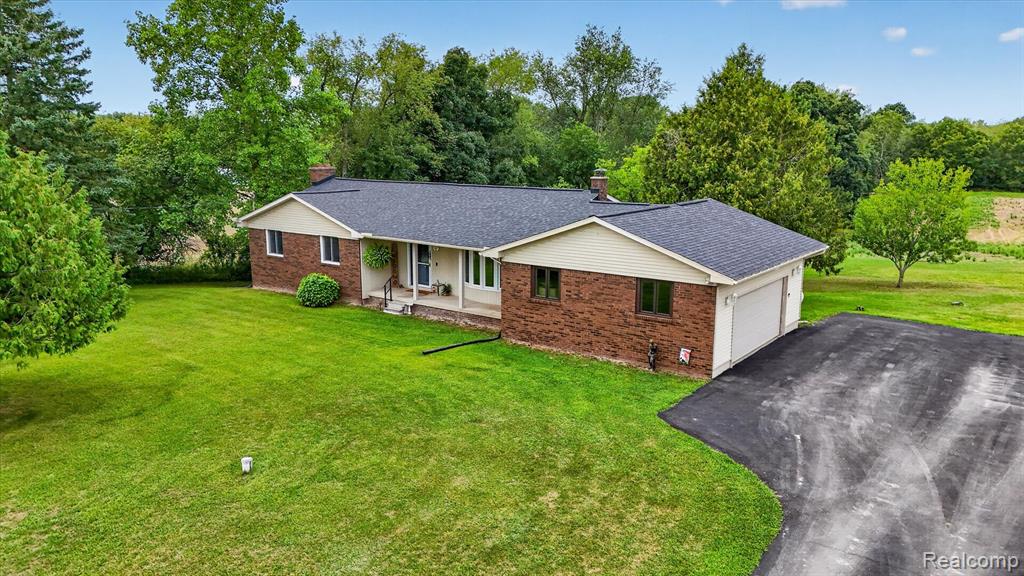 6895 Stow Road Property Photo 1