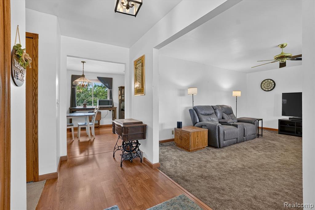 6895 Stow Road Property Photo 4