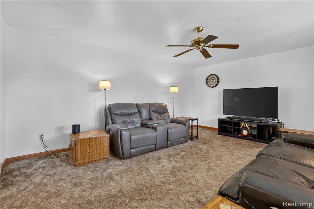 6895 Stow Road Property Photo 5