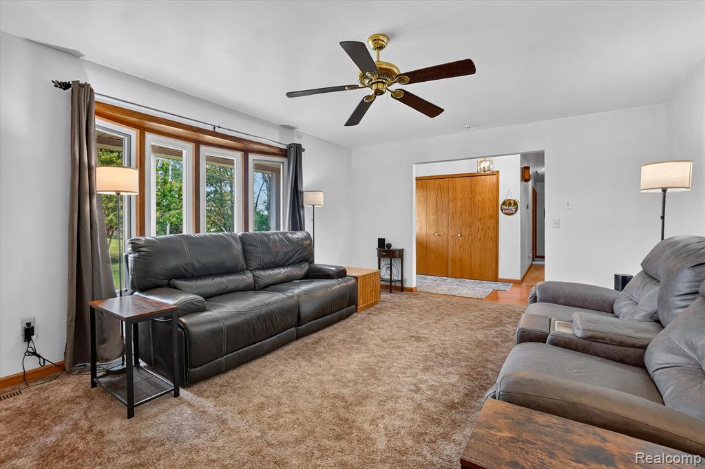 6895 Stow Road Property Photo 6