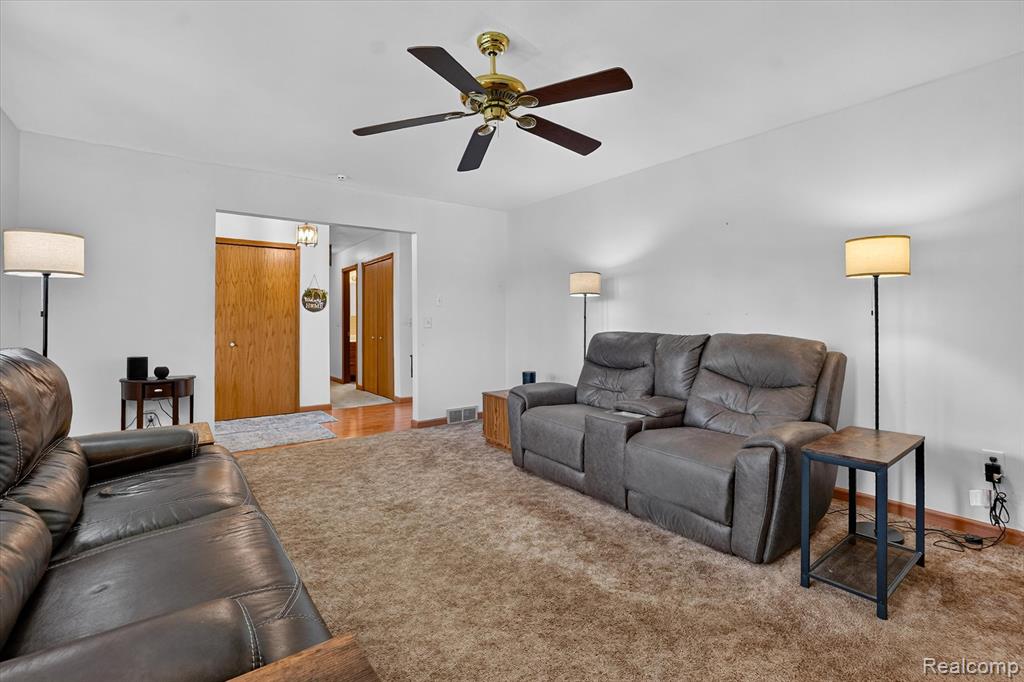 6895 Stow Road Property Photo 7