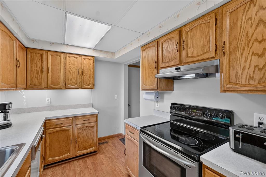 6895 Stow Road Property Photo 12