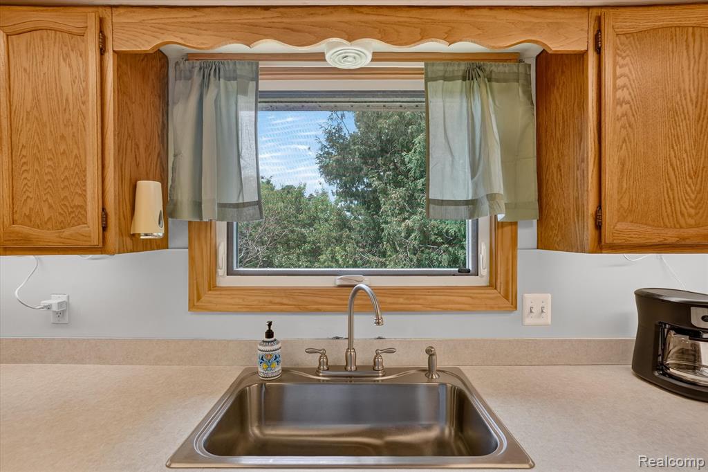 6895 Stow Road Property Photo 13